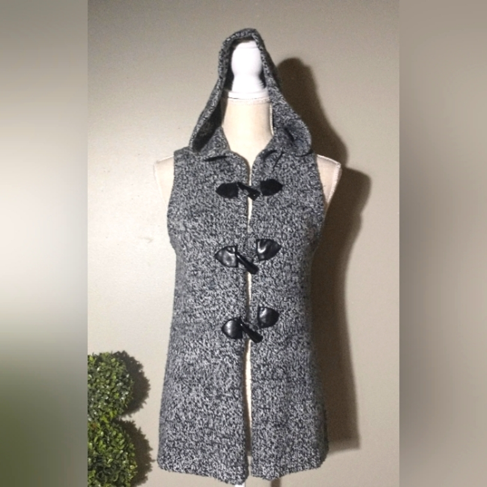 Black & White Hooded Vest w/ Black Toggle Buttons - PS - Sharagano